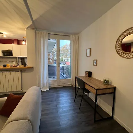 Le Valentin - T3 Proche Metro Apartment